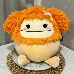 BNWT Bigfoot Squishmallows - Shasta Peach 12” Bigfoot with Tropical Flower
